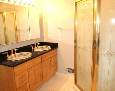 6725 Ridge Moore Drive - Photo Thumbnail 12