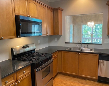1664 Oakbrook Lake Drive - Photo Thumbnail 6