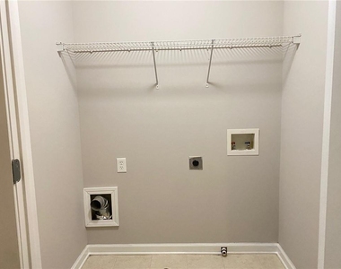 1664 Oakbrook Lake Drive - Photo Thumbnail 27