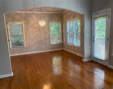 1664 Oakbrook Lake Drive - Photo Thumbnail 11