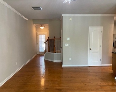 1664 Oakbrook Lake Drive - Photo Thumbnail 9