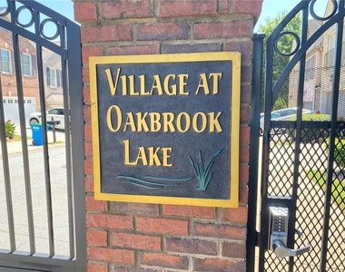 1664 Oakbrook Lake Drive - Photo Thumbnail 35