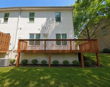 1664 Oakbrook Lake Drive - Photo Thumbnail 31