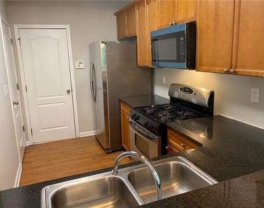 1664 Oakbrook Lake Drive - Photo Thumbnail 7