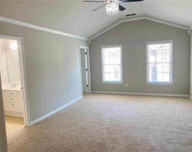 1664 Oakbrook Lake Drive - Photo Thumbnail 14