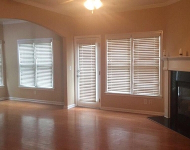 1664 Oakbrook Lake Drive - Photo Thumbnail 3
