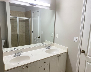 1664 Oakbrook Lake Drive - Photo Thumbnail 17