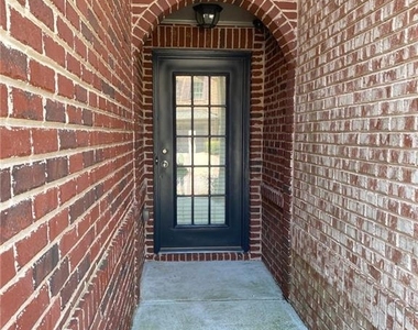 1664 Oakbrook Lake Drive - Photo Thumbnail 36