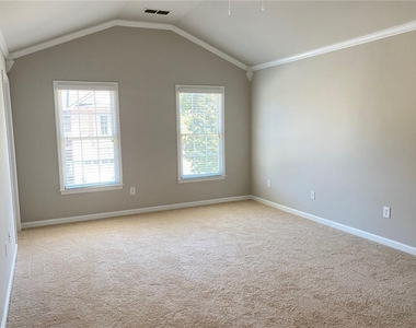 1664 Oakbrook Lake Drive - Photo Thumbnail 15