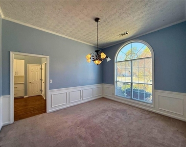 2029 Manor Oak Lane - Photo Thumbnail 6