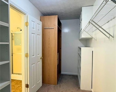 2029 Manor Oak Lane - Photo Thumbnail 24