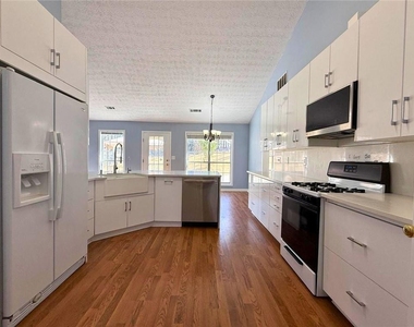2029 Manor Oak Lane - Photo Thumbnail 12