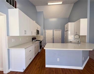 2029 Manor Oak Lane - Photo Thumbnail 10