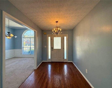 2029 Manor Oak Lane - Photo Thumbnail 5