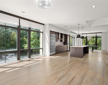 721 Longleaf Drive Ne - Photo Thumbnail 5
