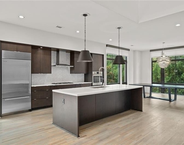 721 Longleaf Drive Ne - Photo Thumbnail 6