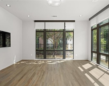 721 Longleaf Drive Ne - Photo Thumbnail 4