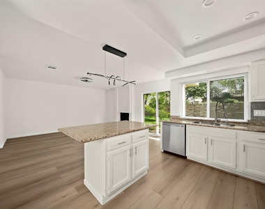 3219 The Highlands Drive - Photo Thumbnail 8