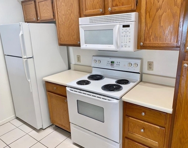 2121 El Paseo Street - Photo Thumbnail 6