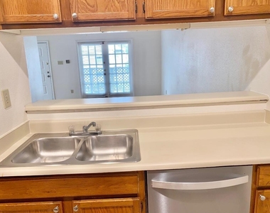 2121 El Paseo Street - Photo Thumbnail 8