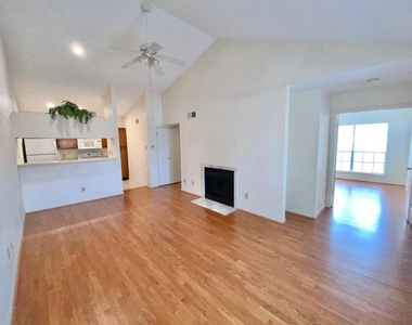 2121 El Paseo Street - Photo Thumbnail 2