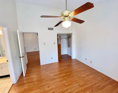 2121 El Paseo Street - Photo Thumbnail 11