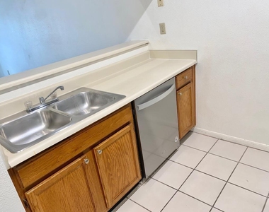 2121 El Paseo Street - Photo Thumbnail 7