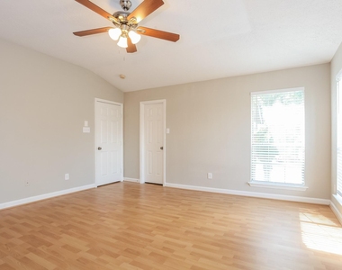 6450 Dayridge Lane - Photo Thumbnail 5