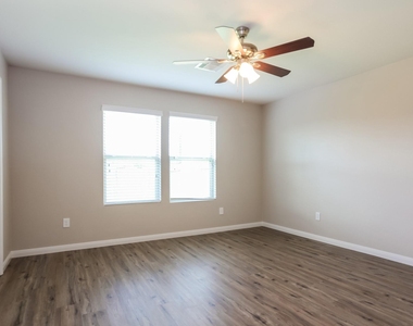 6450 Dayridge Lane - Photo Thumbnail 8