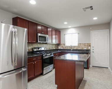 6450 Dayridge Lane - Photo Thumbnail 4