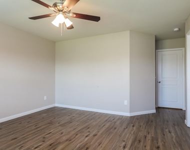 6450 Dayridge Lane - Photo Thumbnail 7