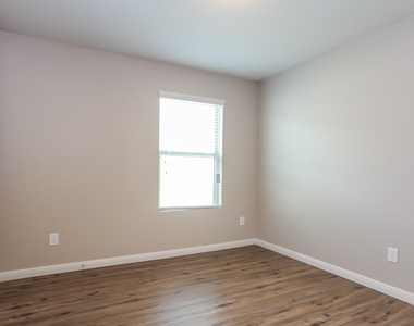 6450 Dayridge Lane - Photo Thumbnail 11