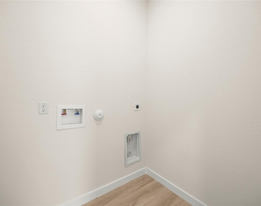 9709 Pelsey Street - Photo Thumbnail 6