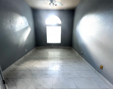 2318 Pheasant Creek - Photo Thumbnail 7