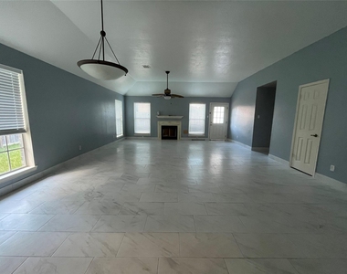 2318 Pheasant Creek - Photo Thumbnail 6
