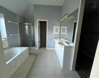 2318 Pheasant Creek - Photo Thumbnail 4