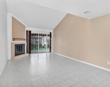 2001 Lakewood Court - Photo Thumbnail 6