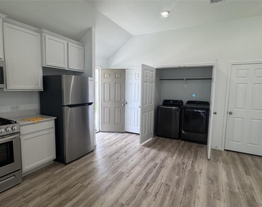 15746 Harding Bend Drive - Photo Thumbnail 4