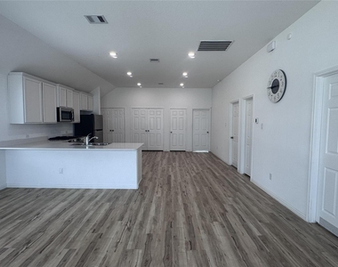 15746 Harding Bend Drive - Photo Thumbnail 3