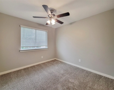 8122 Hush Heights Drive - Photo Thumbnail 5