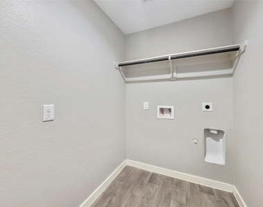 8122 Hush Heights Drive - Photo Thumbnail 12