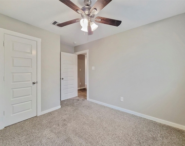 8122 Hush Heights Drive - Photo Thumbnail 9