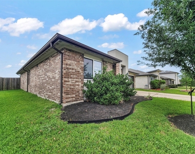 8122 Hush Heights Drive - Photo Thumbnail 16