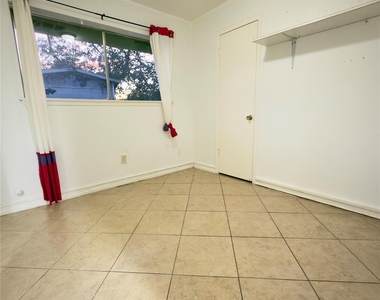6406 Tall Willow Drive - Photo Thumbnail 12