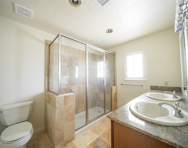 13927 Lynnwood Lane - Photo Thumbnail 4