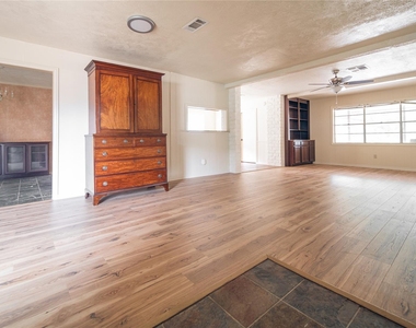 13927 Lynnwood Lane - Photo Thumbnail 1