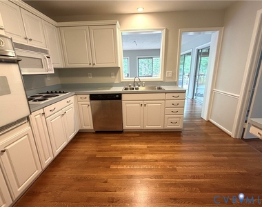 11402 Creekside Drive - Photo Thumbnail 8