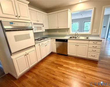 11402 Creekside Drive - Photo Thumbnail 9