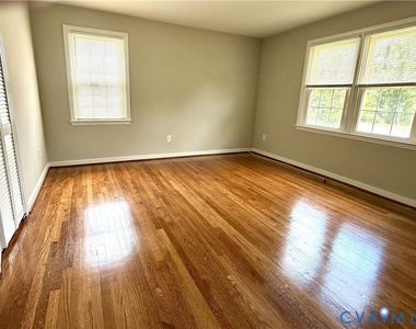 11402 Creekside Drive - Photo Thumbnail 14