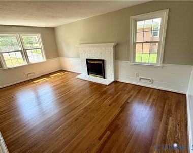 11402 Creekside Drive - Photo Thumbnail 2